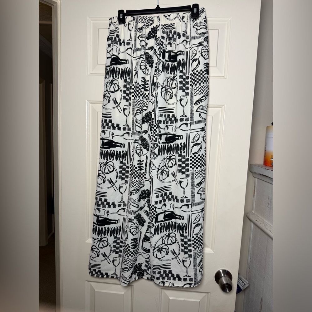 Women's Black & White Wide-Leg Printed Pants